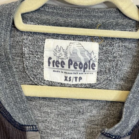 Free People Henley Snowflake Sweater Womens XS Gray Long Sleeve Knit Pullover - Picture 7 of 9